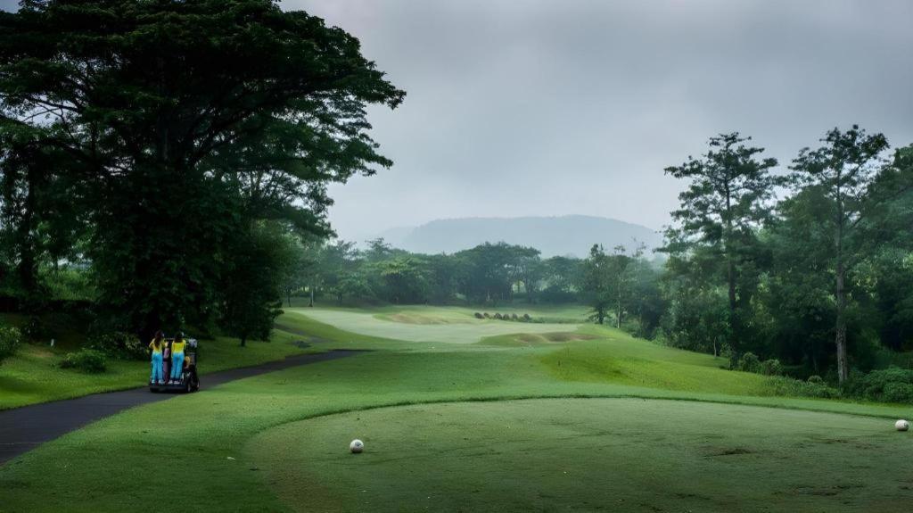 Taman Dayu Golf Club And Resort Prigen Luaran gambar